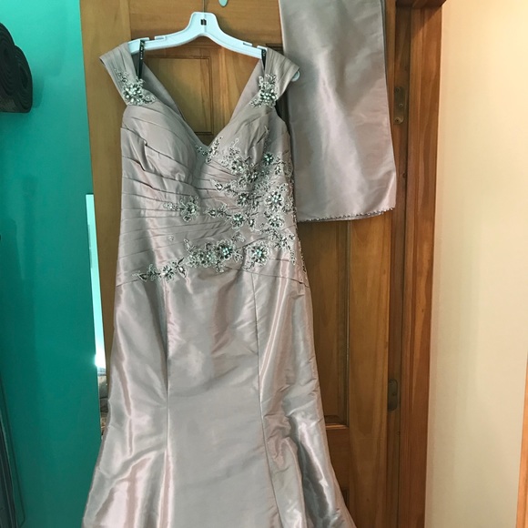 Women’s satin gown - Picture 2 of 7